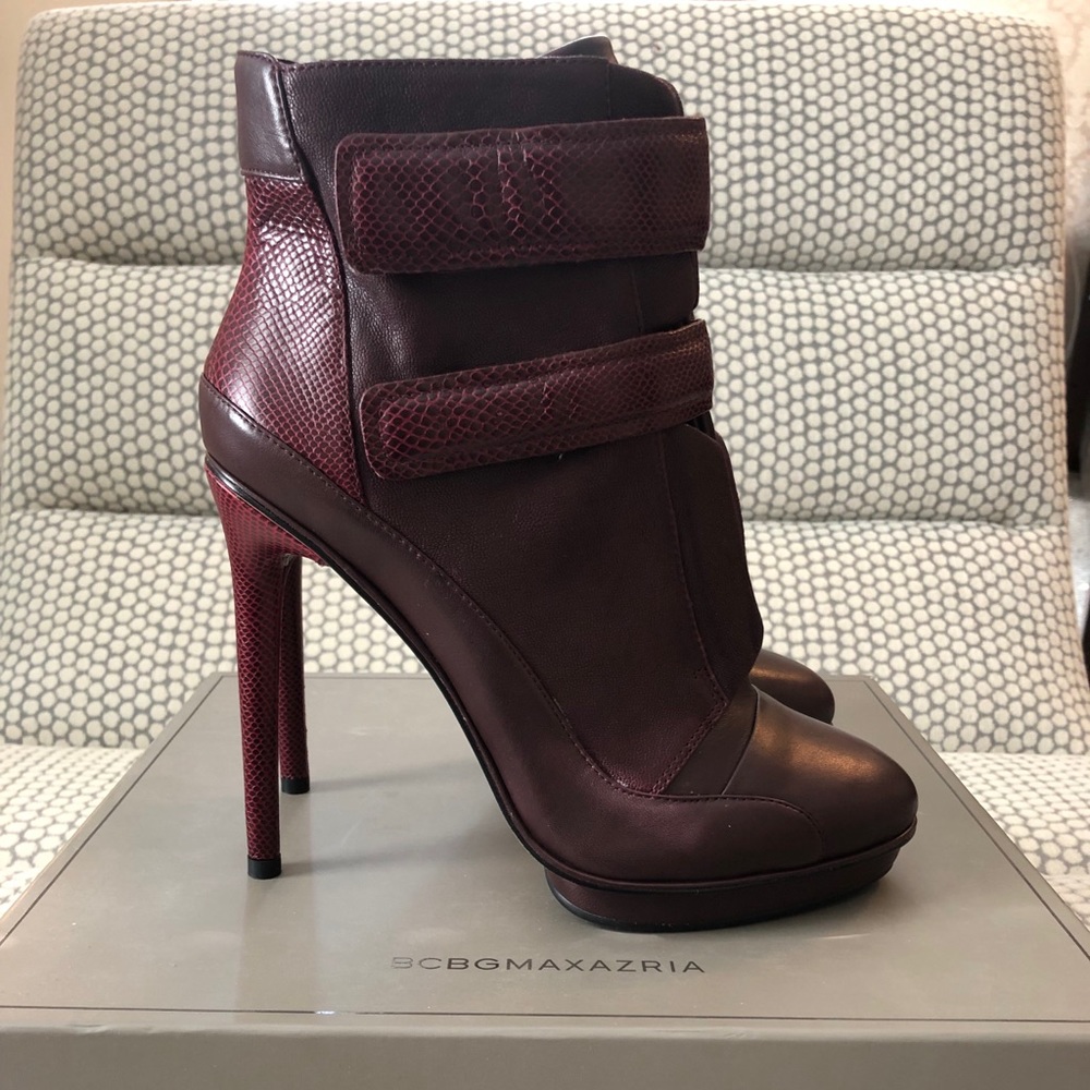 BCBGMAXAZRIA Women’s MA-Night Bootie- Burgundy